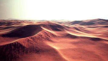 dune di sabbia al tramonto nel deserto del Sahara in Marocco video