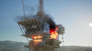 caso de incendio de petróleo y gas en alta mar o caso de emergencia video