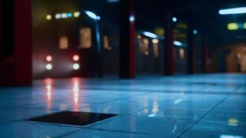 estación de metro vacía durante la pandemia del coronavirus covid-19 video