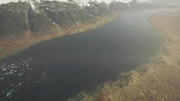 Noorse fjorden zee mistig zonsondergang berglandschap video