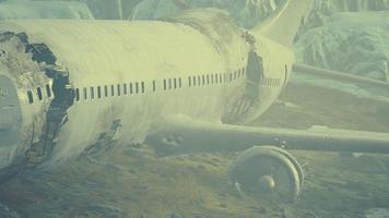 avião caiu em uma montanha video