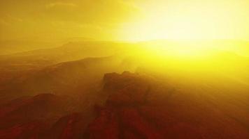 nebbia mattutina nel deserto del sinai video