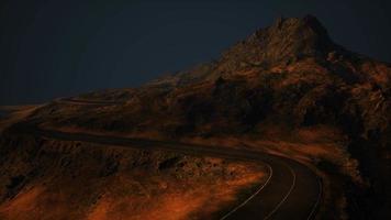 8k ocean road en escocia al atardecer video