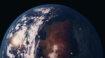 vista del globo terráqueo del planeta desde el espacio que muestra la superficie terrestre realista y el mapa mundial video