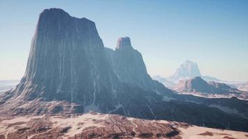 paesaggio di montagna del canyon di roccia rossa video