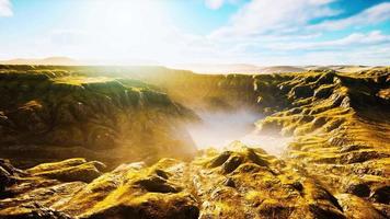 Berglandschaft mit trockenem Gras in Afghanistan video