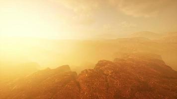 Red Rocks Amphitheater an einem nebligen Morgen video