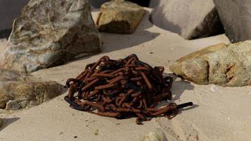 old rusted chain in the sand video