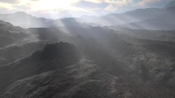 a terra escura das encostas do monte etna video