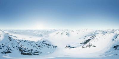 cámara vr 360 moviéndose por encima de las crestas de las montañas rocosas de nieve polar video