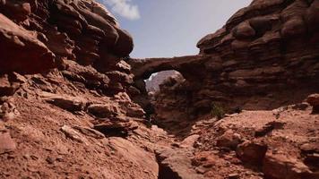 arco in pietra rossa nel parco del Grand Canyon video