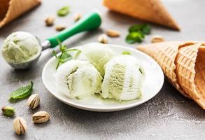 helado de pistacho y menta foto