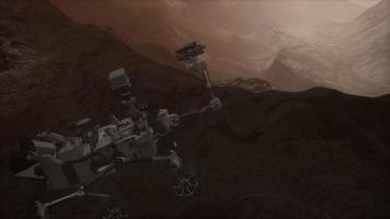 nieuwsgierigheid mars rover die het oppervlak van de rode planeet verkent video