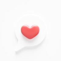 3d icono de amor de notificación de redes sociales. notificación de redes sociales amor como icono de corazón aislado sobre fondo blanco con sombra y reflexión 3d renderizado foto