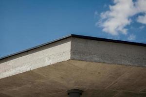 the corner of the concrete roof photo