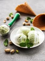 helado de pistacho y menta foto