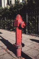 boca de incendios roja foto