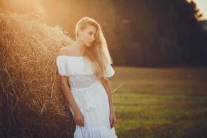 retrato romántico de una rubia foto