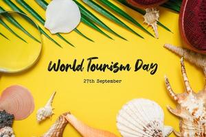 inscripción del día mundial del turismo sobre fondo amarillo foto