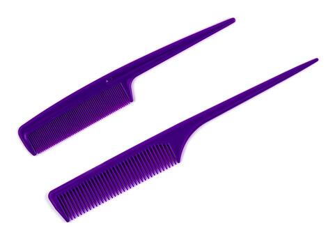 peine aislado sobre fondo blanco foto