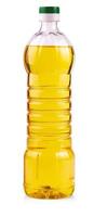 aceite vegetal o de girasol en botella de plástico aislada con camino de recorte foto