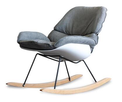 nueva mecedora sobre un fondo blanco foto