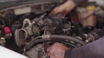 auto reparatie in werkplaats video