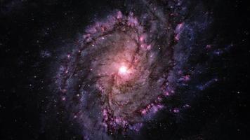 viaje espacial el centro de la galaxia espiral m83. video
