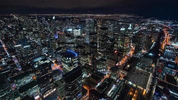 4k timelapse-reeks van toronto, canada - de binnenstad 's nachts gezien vanaf de top van de cn-toren video