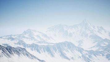 Alpes montañas desde el aire foto