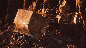 carro de mina de oro abandonado utilizado para transportar mineral durante la fiebre del oro foto