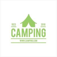 diseño de camping y aventura en la naturaleza de montaña vector