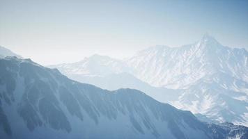 Alpes montañas desde el aire foto