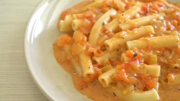 rigatoni penne pasta creamy tomato or pink sauce video