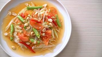 papaya spicy salad - somtam - Thai traditional street food style video