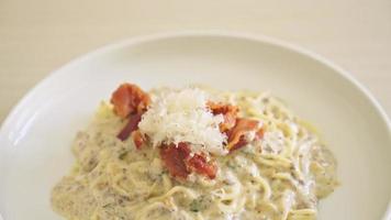 spaghetti with truffle cream sauce and mushroom on plate video