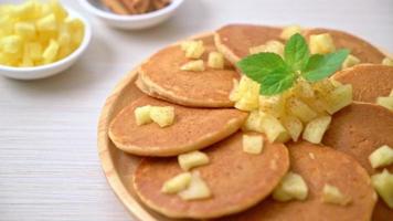 apple pancake or apple crepe with cinnamon powder video