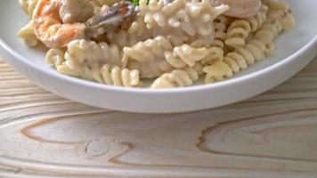 spiral pasta mushroom cream sauce with seafood - Italian food style video