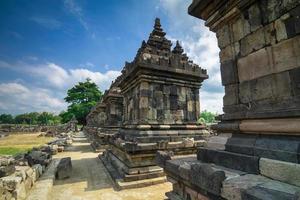 templos budistas ubicados en el pueblo de bugisan, prambanan foto