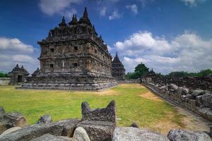 templos budistas ubicados en el pueblo de bugisan, prambanan foto