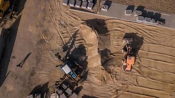 fotografía aérea de reparación de carreteras con drone. vista superior foto