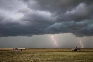 pradera nubes de tormenta foto