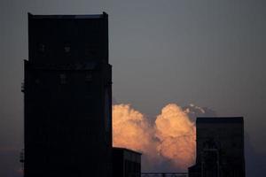 pradera nubes de tormenta foto