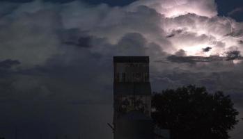 pradera nubes de tormenta foto