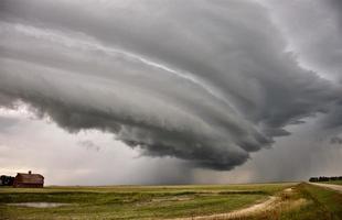 pradera nubes de tormenta foto