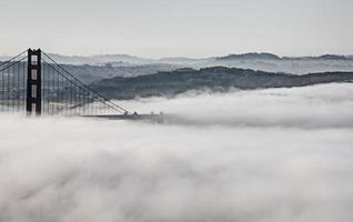 niebla puente golden gate foto