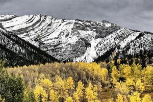 montañas rocosas kananaskis alberta foto