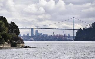 puente de la puerta de los leones foto