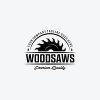 logotipo vintage de sierras de madera con trabajo de madera, diseño de ilustración vectorial de motosierra, concepto de carpintería vector