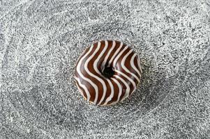 primer plano de donut de chocolate foto